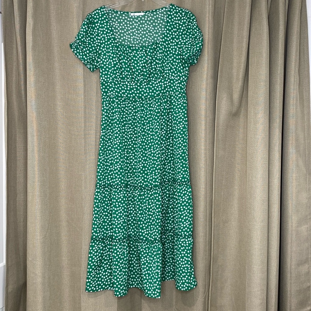 Aubree Bubble Sleeve Ruffle Loose Waisted A-Shape Dress green with daisy print